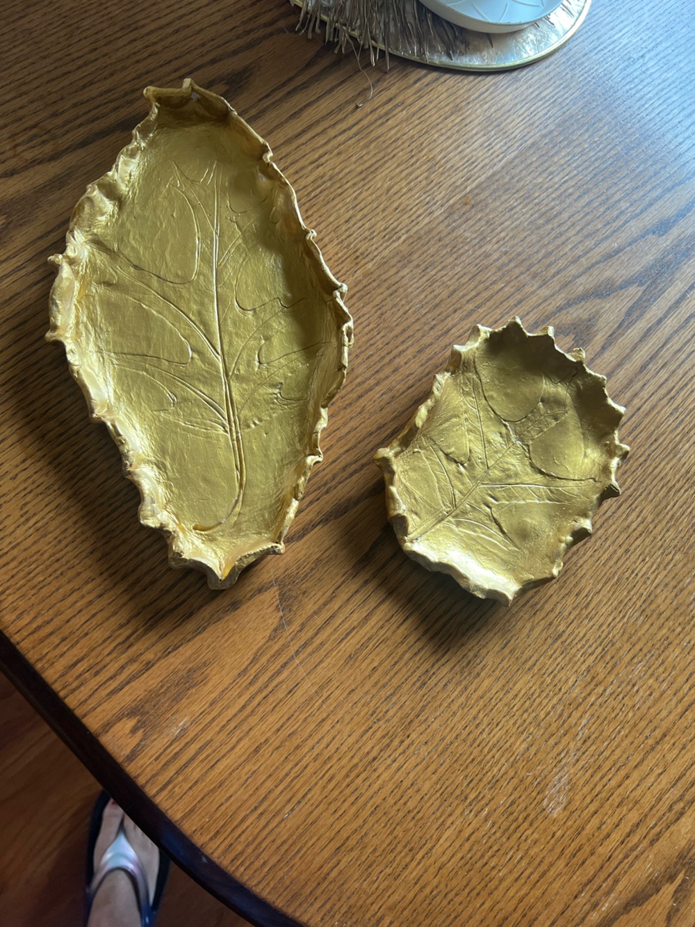 Gold Leaf-Shaped Decorative Trays (Set of 2) Virginian maple prints